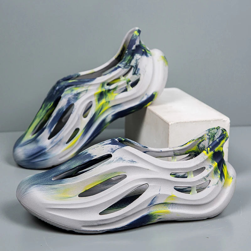 Men's summer camouflage Yeezy - style clogs, suitable for outdoor wear, with a closed - toe and slip - on one - strap design.