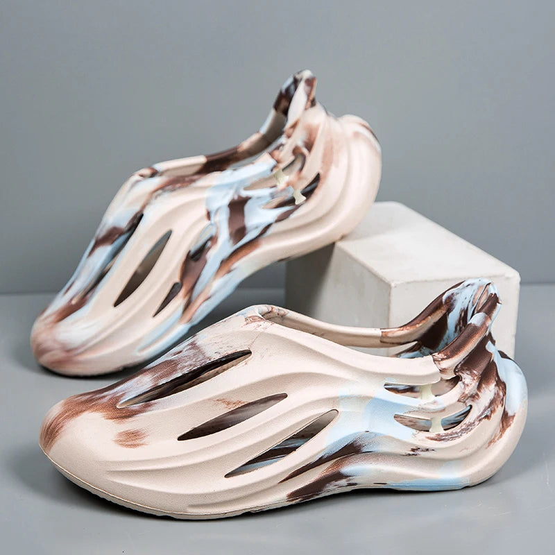 Men's summer camouflage Yeezy - style clogs, suitable for outdoor wear, with a closed - toe and slip - on one - strap design.