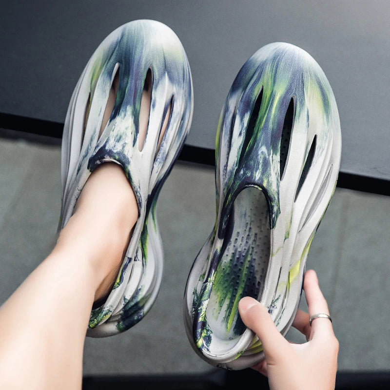 Men's summer camouflage Yeezy - style clogs, suitable for outdoor wear, with a closed - toe and slip - on one - strap design.